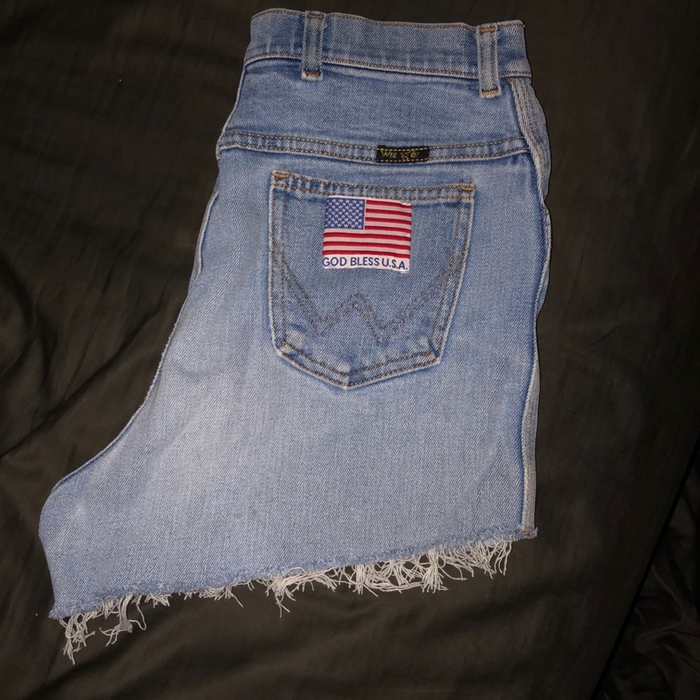 Wrangler God Bless USA Patch Jean Shorts 3